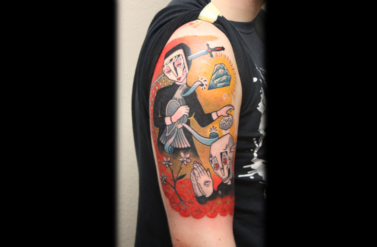 Oberarmtattoo im Comicstyle