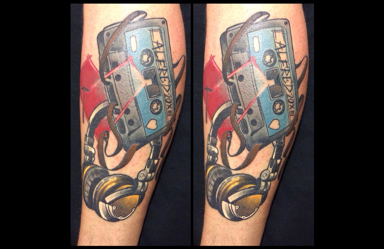 New School tattoo mit Audiokassette