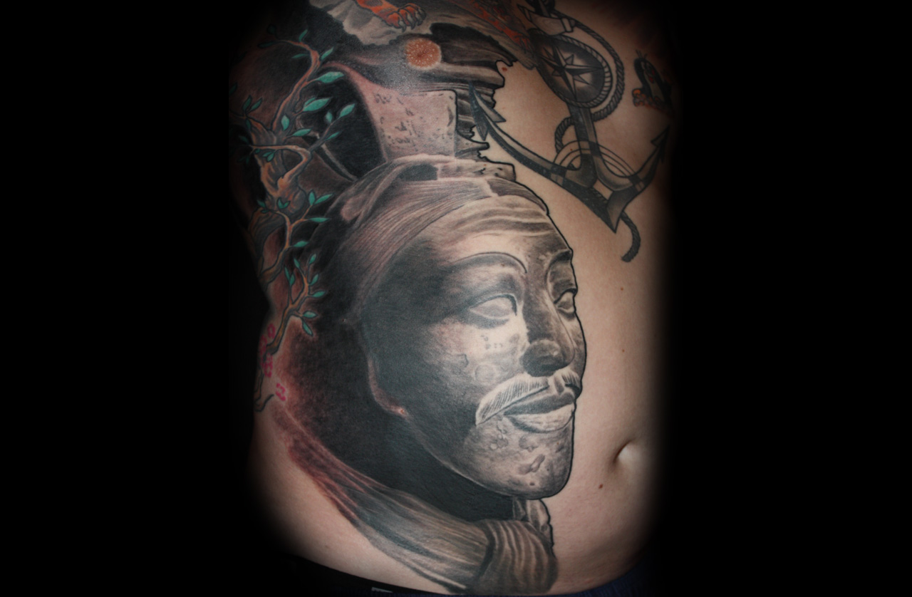 Bauchtattoo chinesischer Krieger